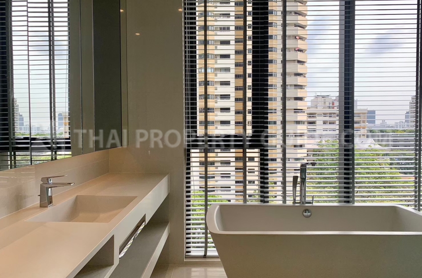 Condominium in Sukhumvit : Vittorio Condominium at Sukhumvit 39 